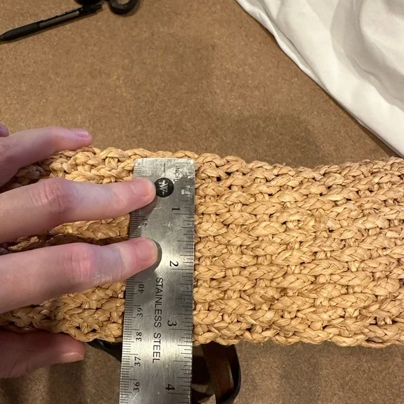 Stylish Tan Woven Tote Bag - Picture 3 of 7